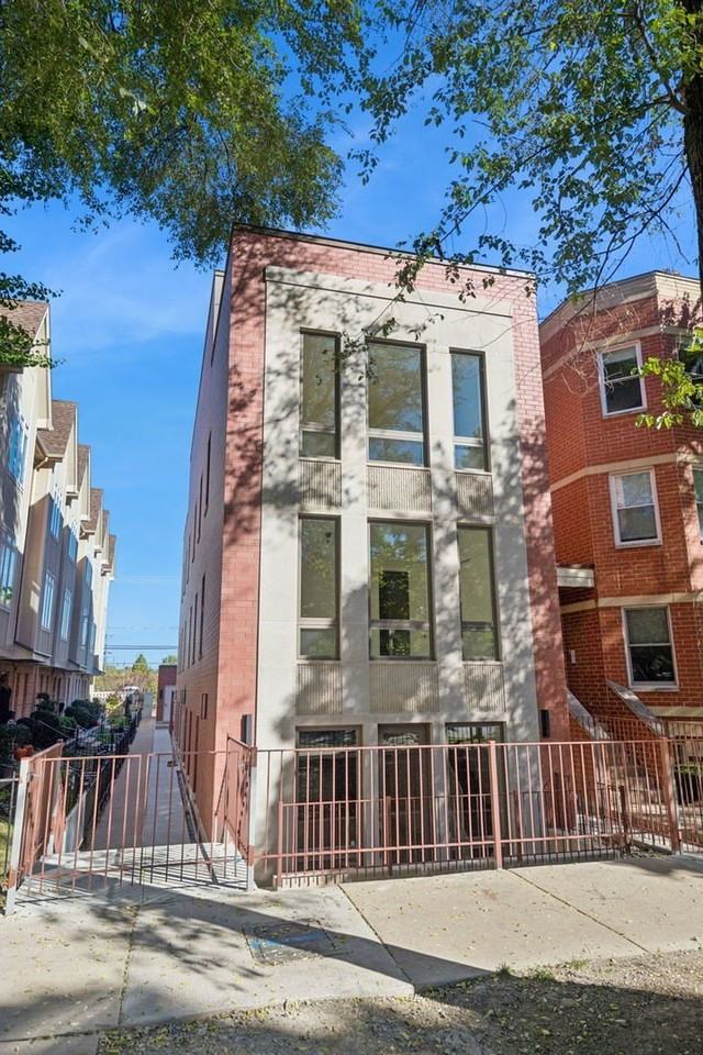 2323 N Lister Ave Unit 1r - Photo 2 of 18