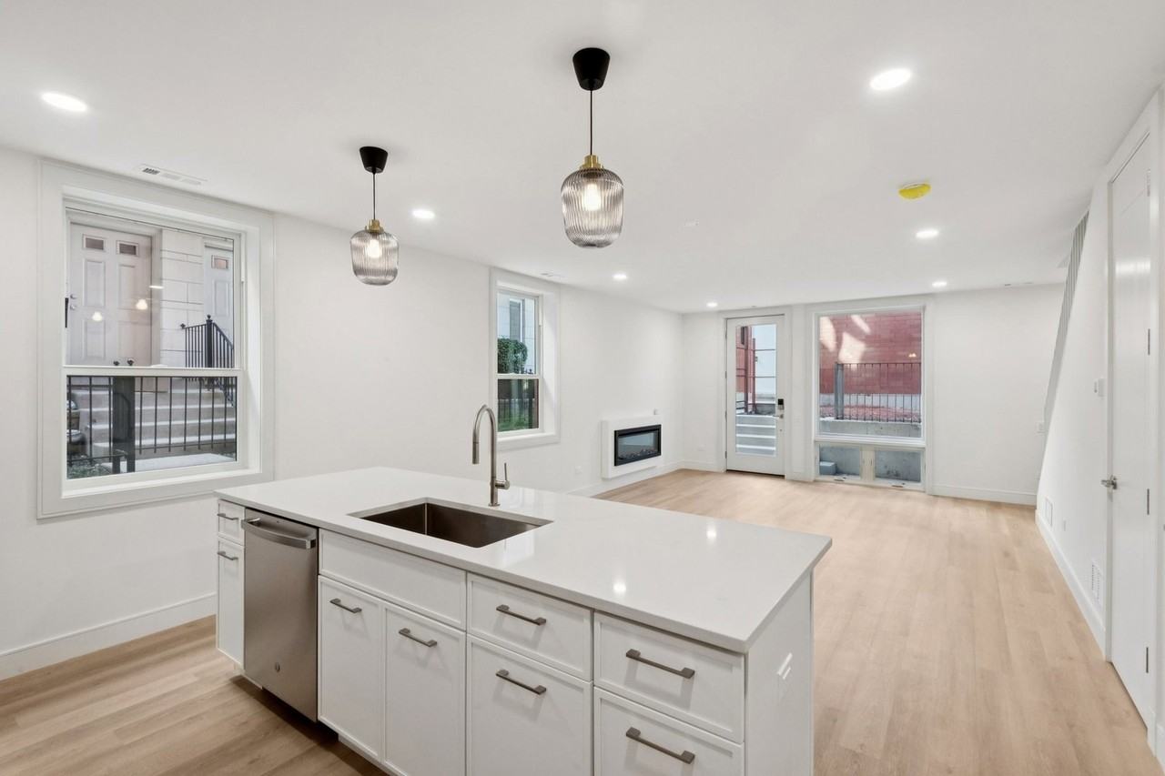 2323 N Lister Ave Unit 1r - Photo 4 of 18