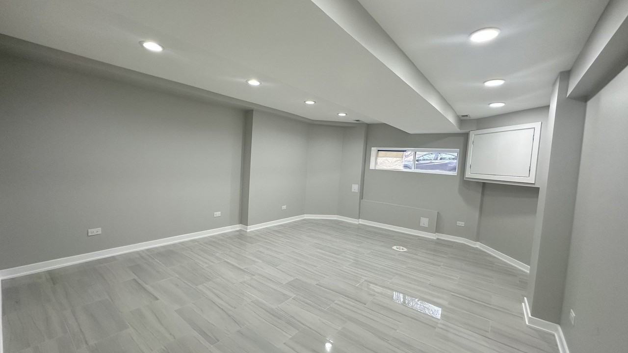 5848 N Whipple St Unit G - Photo 2 of 11