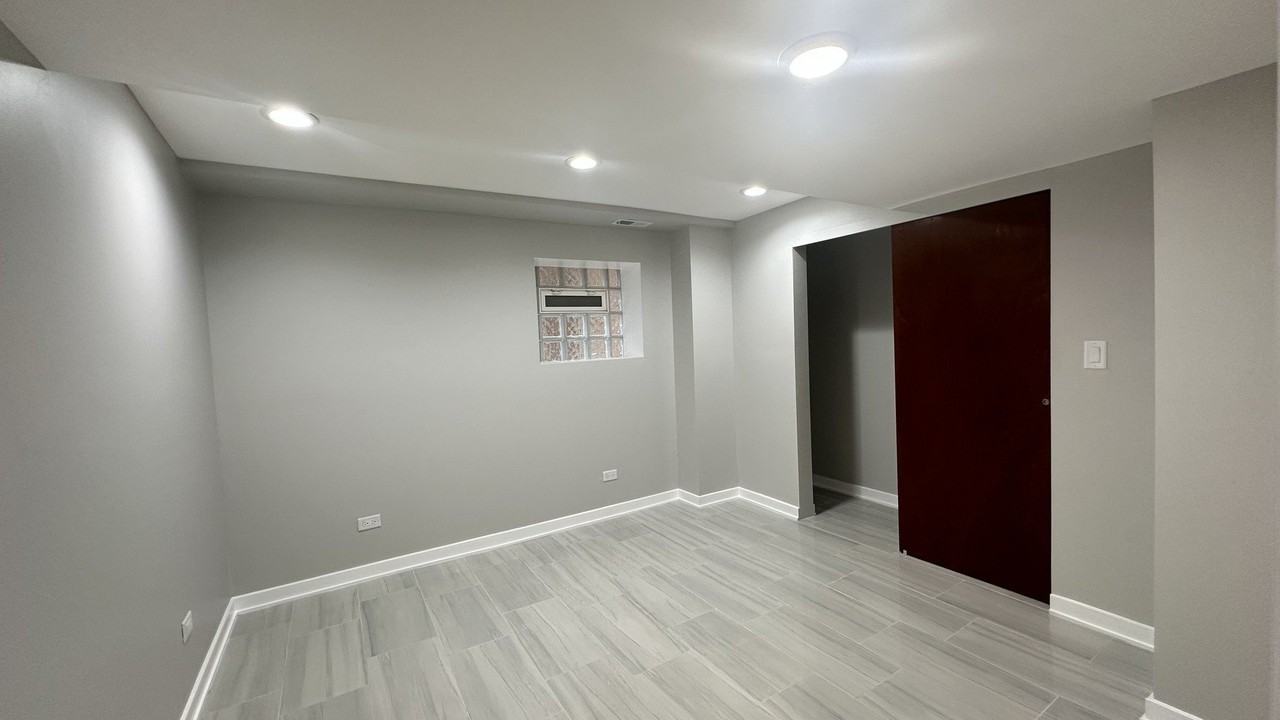 5848 N Whipple St Unit G - Photo 4 of 11