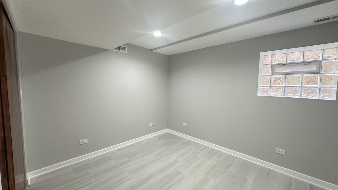 5848 N Whipple St Unit G - Photo 6 of 11