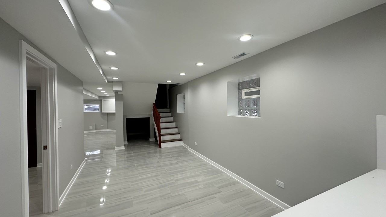 5848 N Whipple St Unit G - Photo 7 of 11