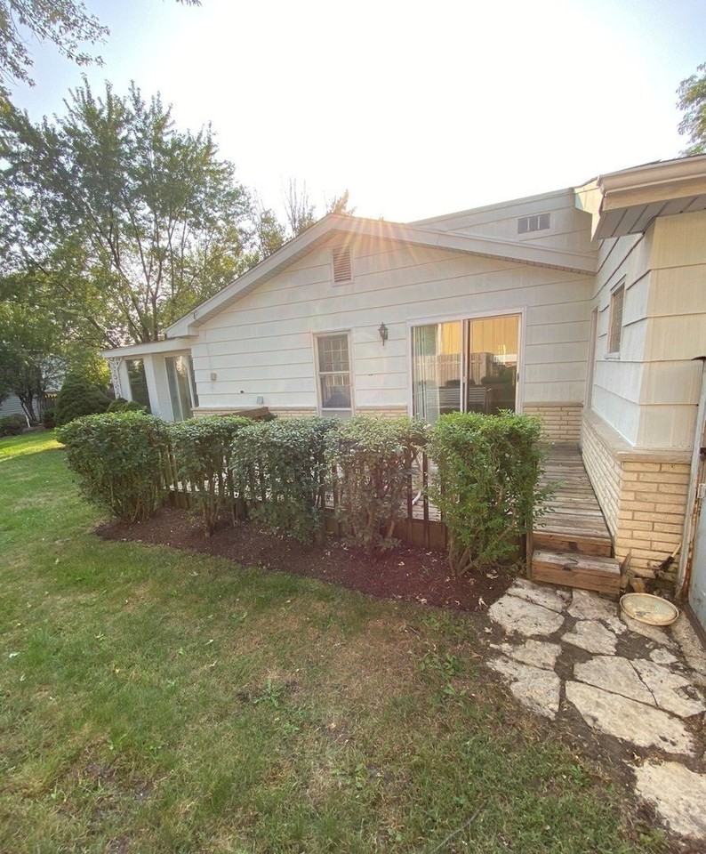 1119 Crest Ln - Photo 4 of 14