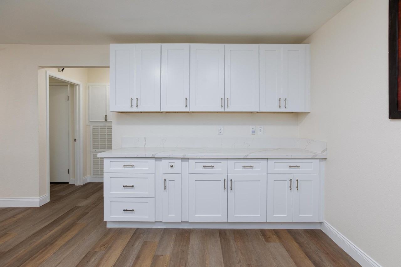 Desmond Ave - Photo 6 of 34