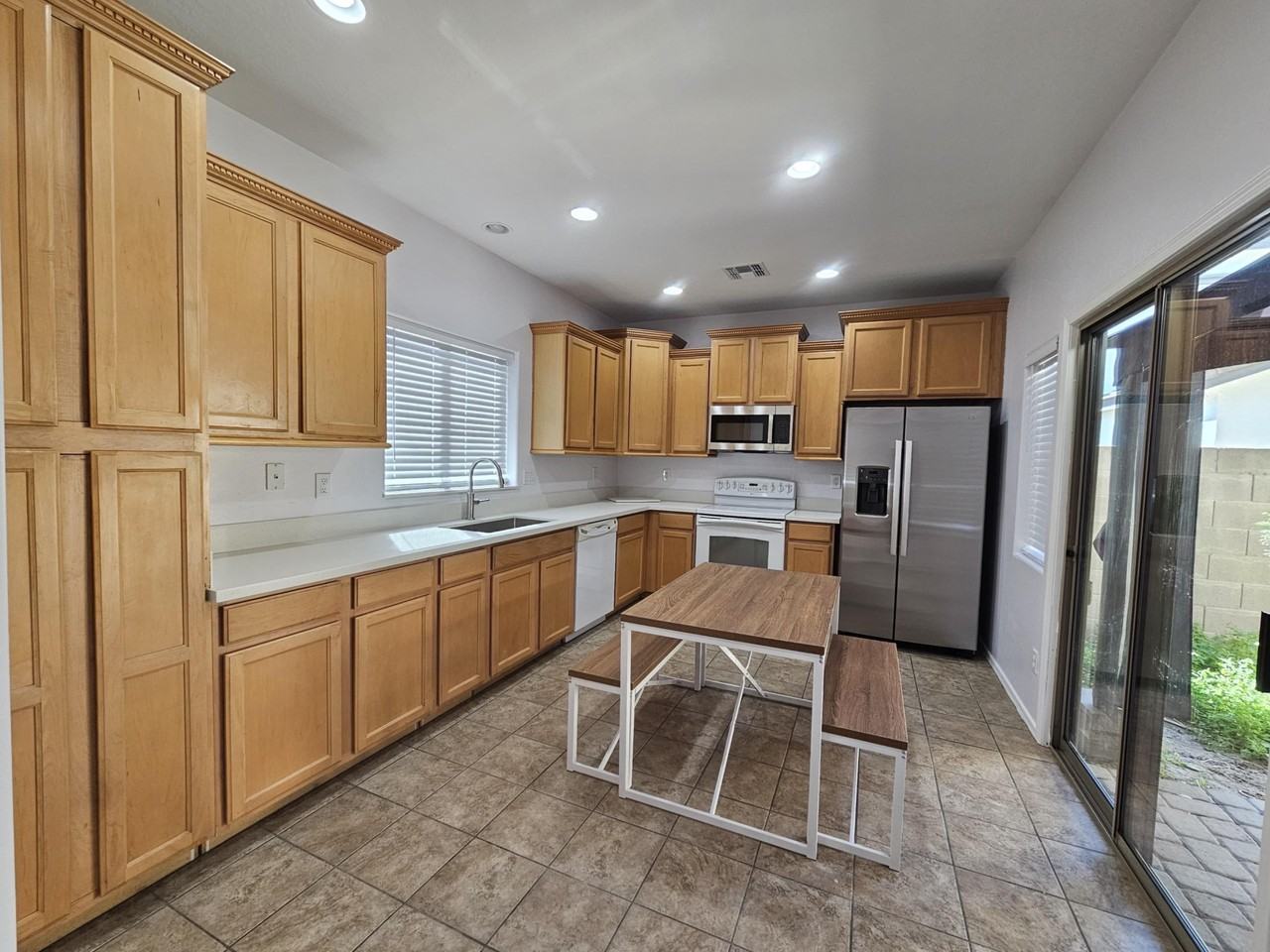 E Laurel Ave - Photo 4 of 10