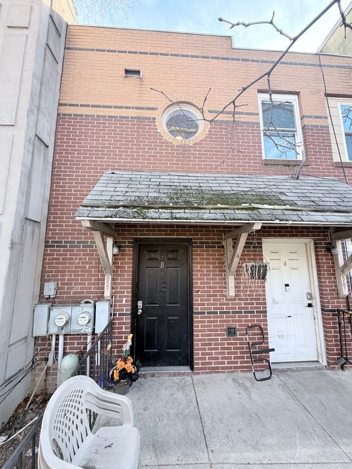 831-67 N 41st St - Photo 2 of 27