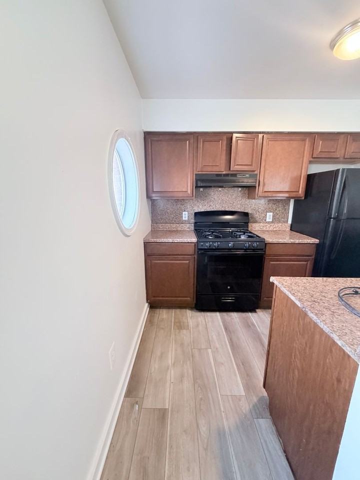 831-67 N 41st St - Photo 6 of 27