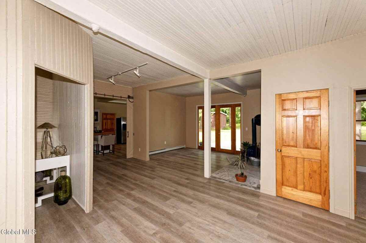 1412 River Rd - Photo 4 of 39