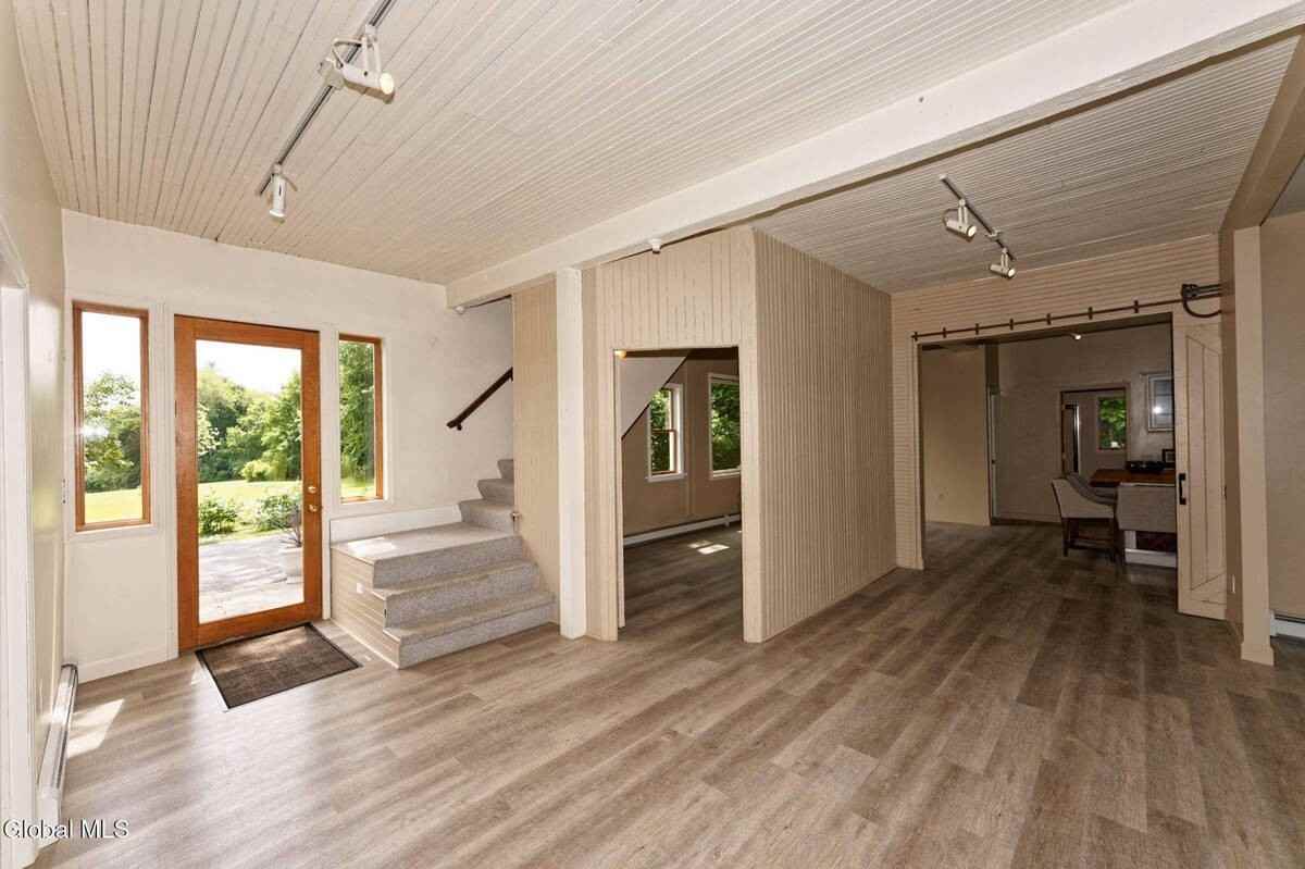 1412 River Rd - Photo 5 of 39