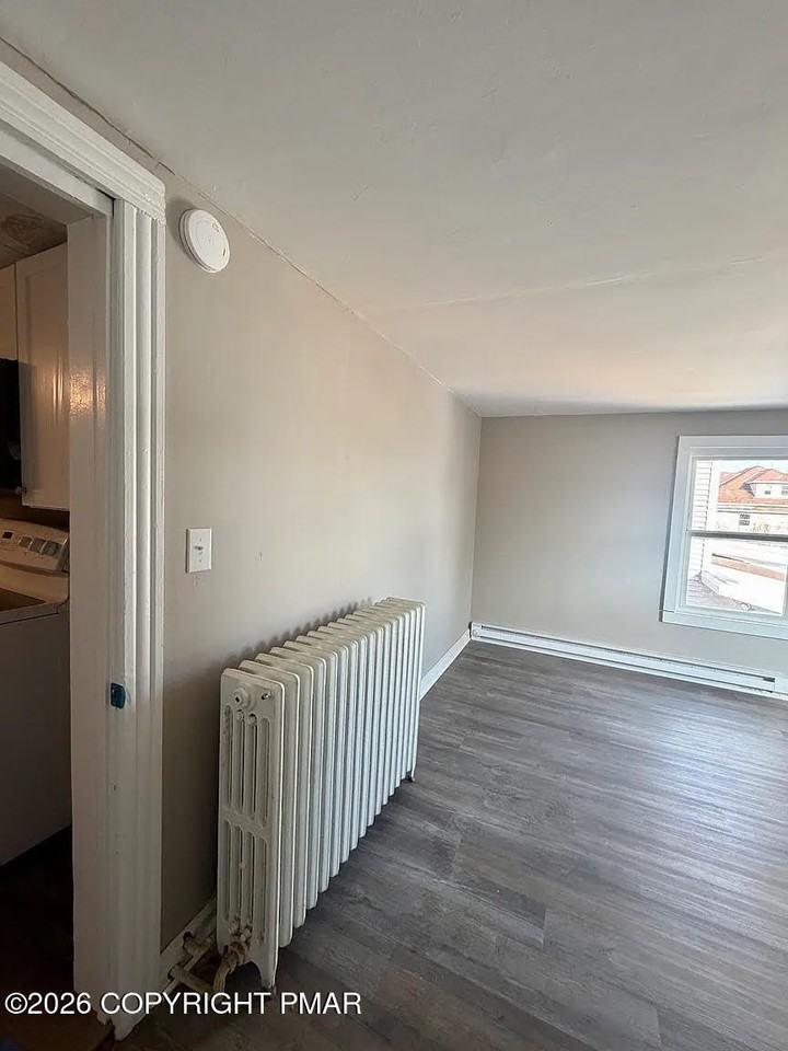137 E White St Apt 3 - Photo 2 of 5