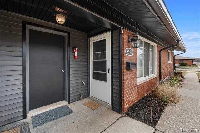 3931 Devon Rd - Photo 2 of 11