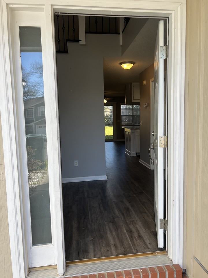 160 Commons Dr - Photo 2 of 22