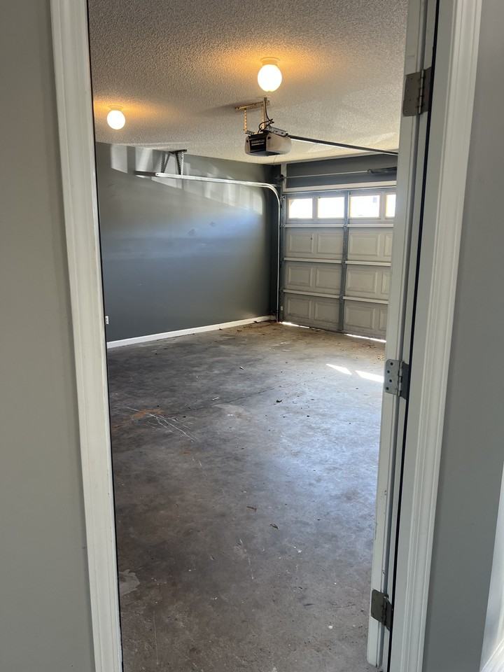 160 Commons Dr - Photo 3 of 22