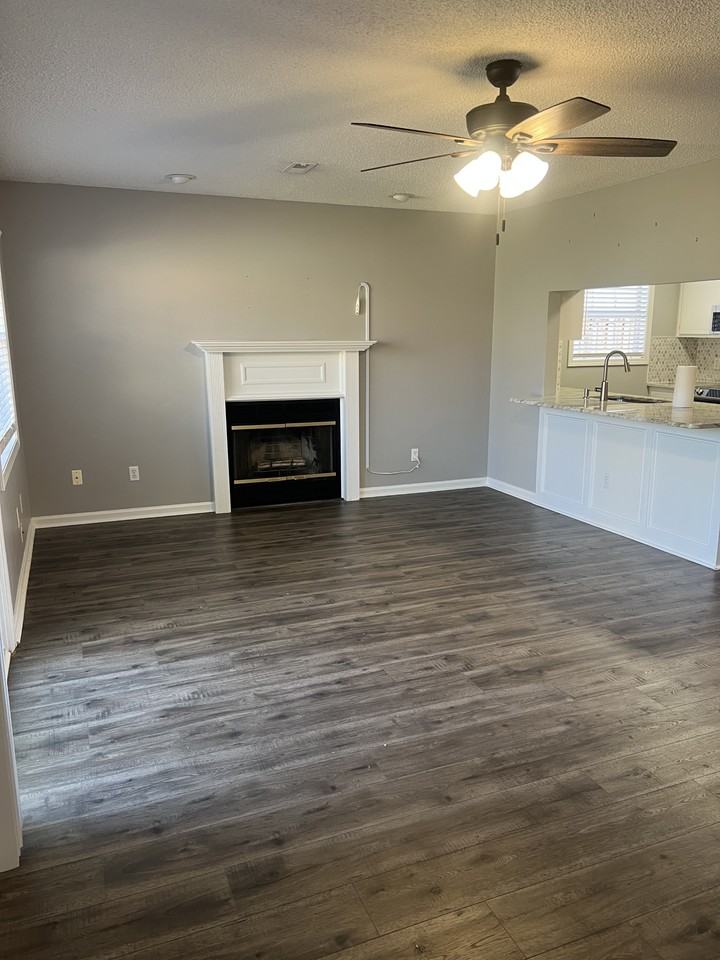 160 Commons Dr - Photo 6 of 22