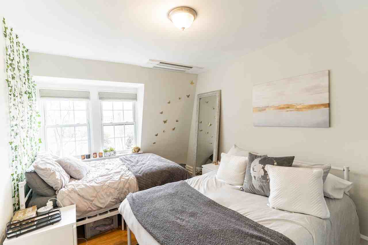 3807 S St Nw - Photo 5 of 25