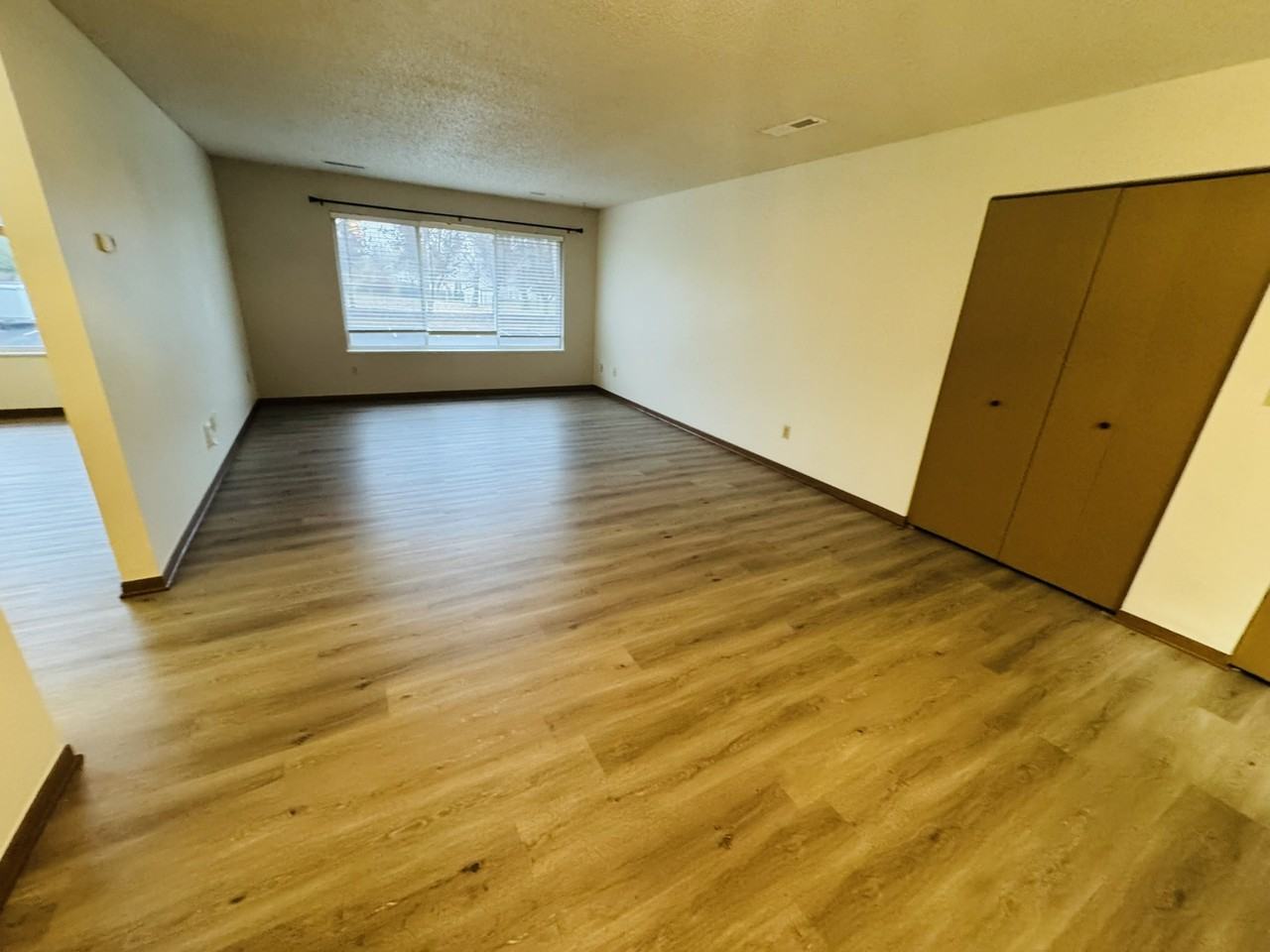 125 E Zeller St #1 - Photo 4 of 25