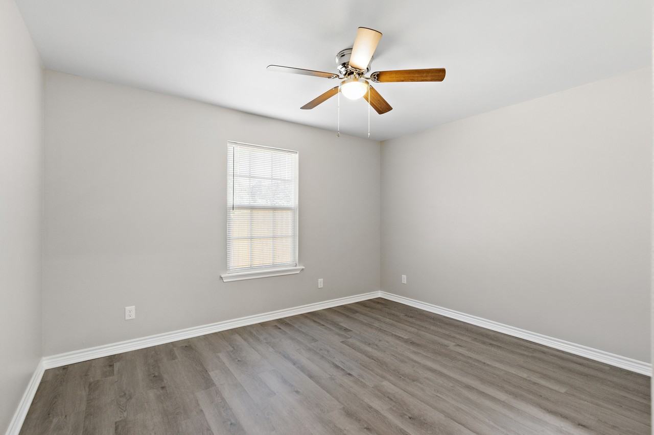 221 Beall St #102 - Photo 4 of 10