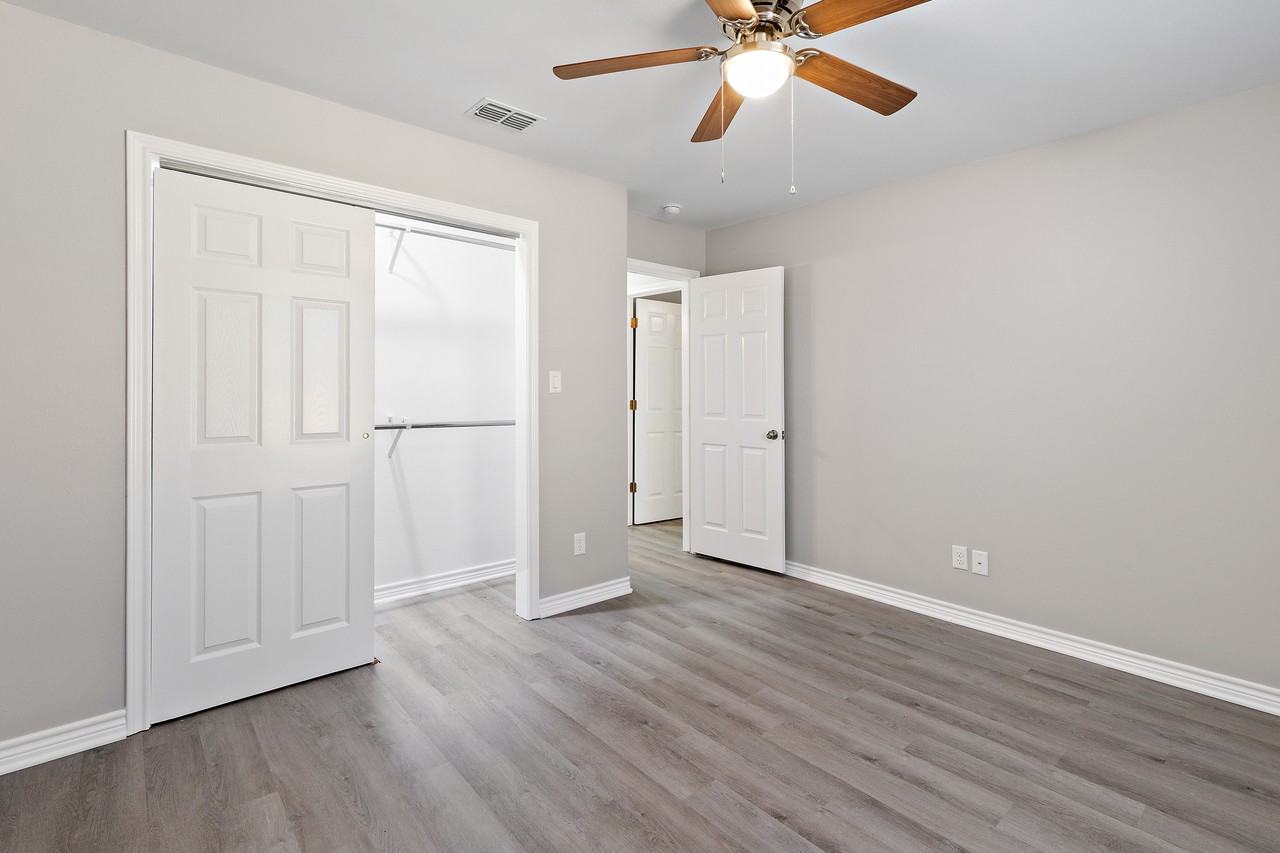 221 Beall St #102 - Photo 5 of 10