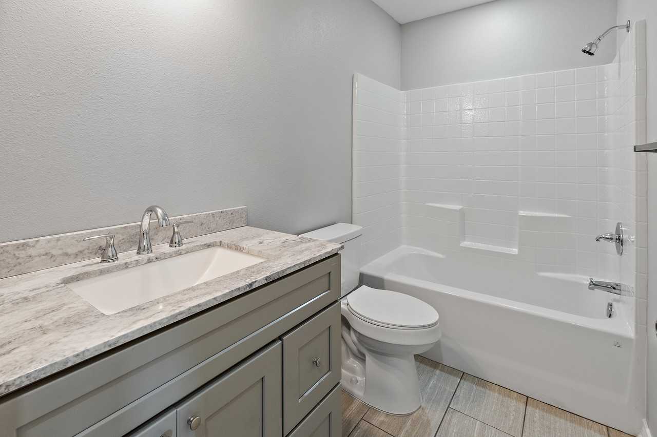 221 Beall St #102 - Photo 7 of 10
