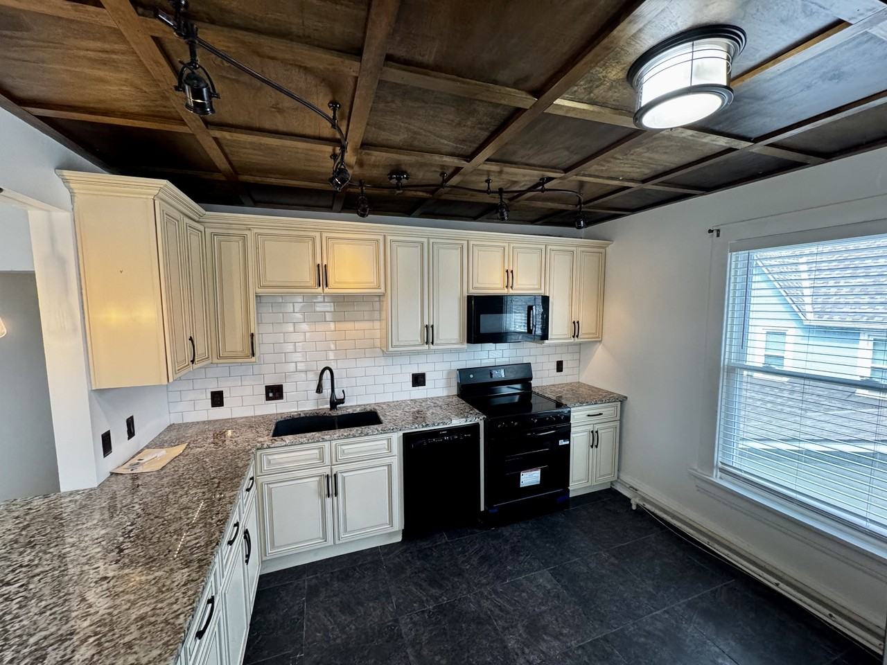 3821 Bell St #2 - Photo 4 of 17