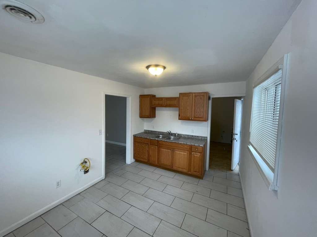 9558 Meyers Rd - Photo 4 of 9