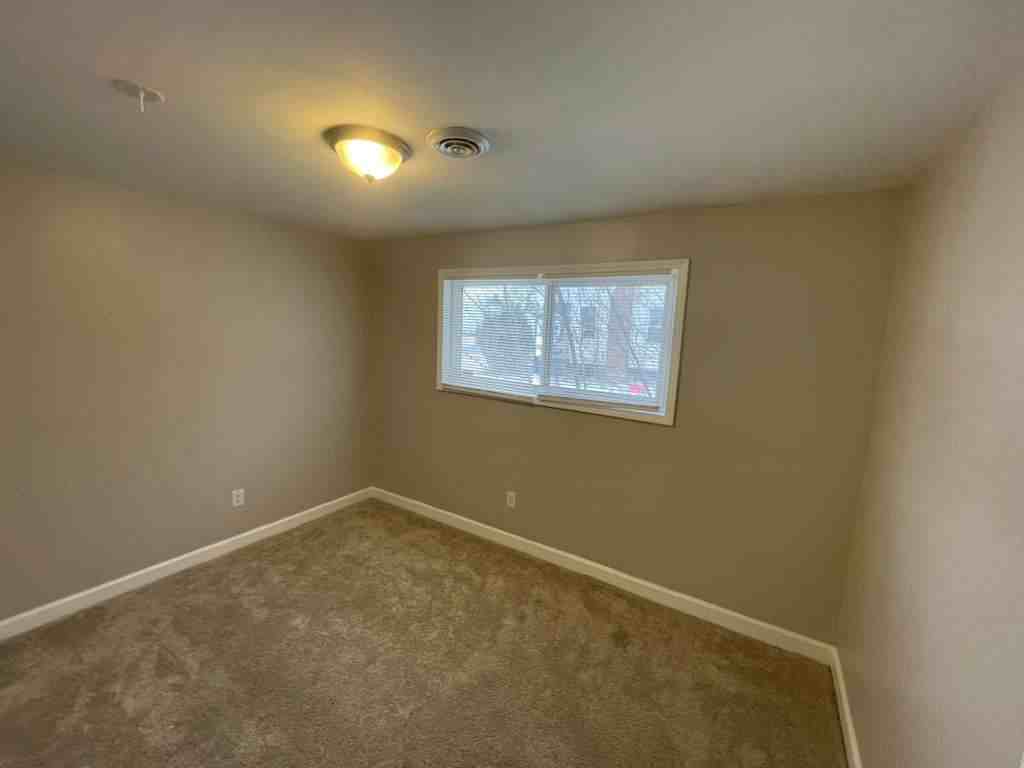 9558 Meyers Rd - Photo 6 of 9