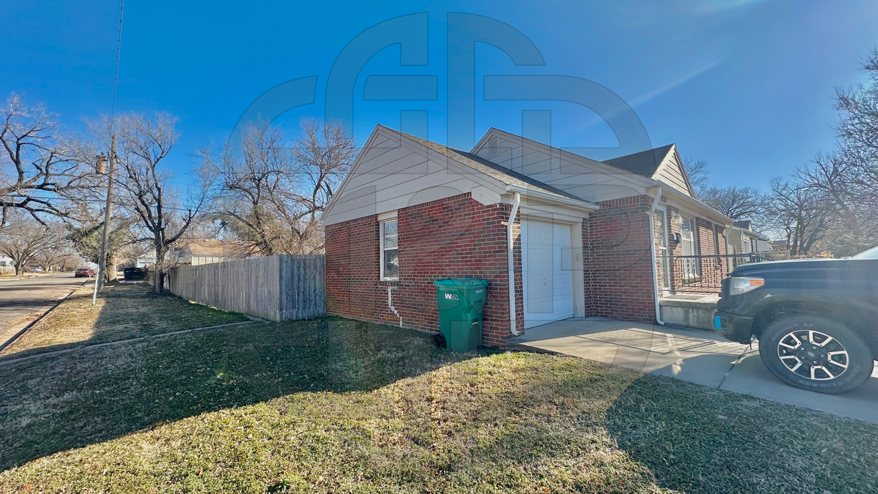 1258 N Crestway St - Photo 3 of 20