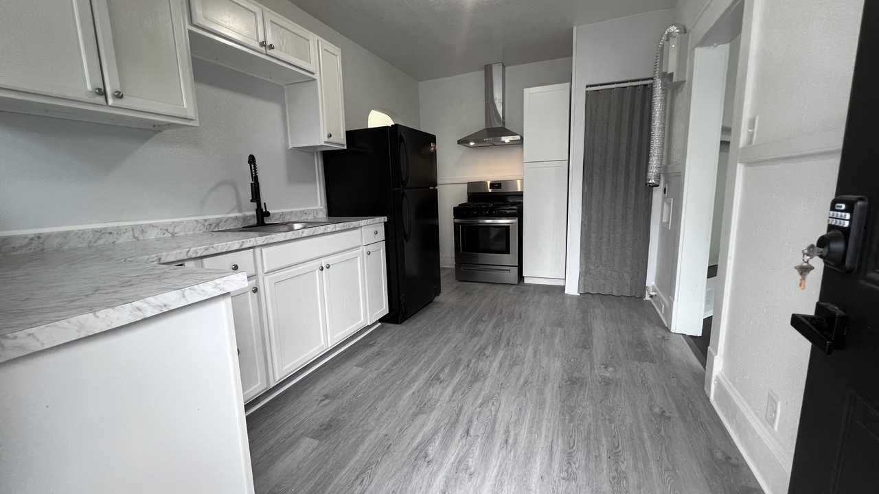 1707 Holladay St #7 - Photo 2 of 20