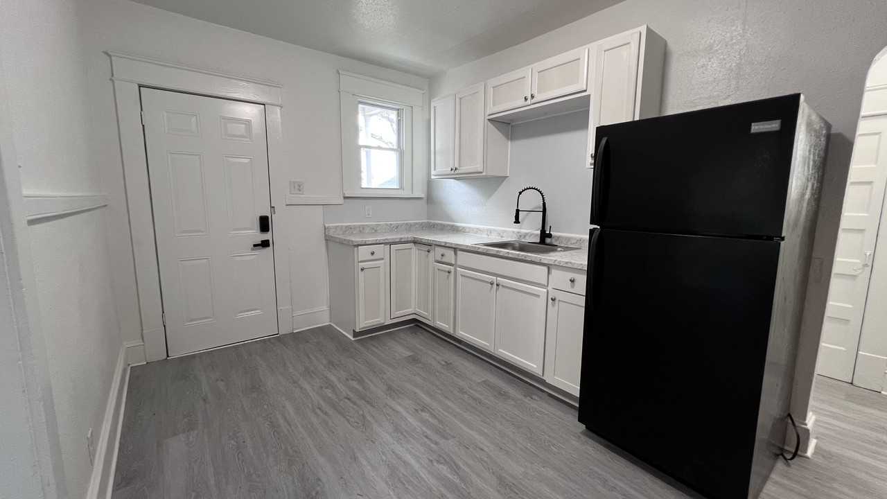 1707 Holladay St #7 - Photo 3 of 20