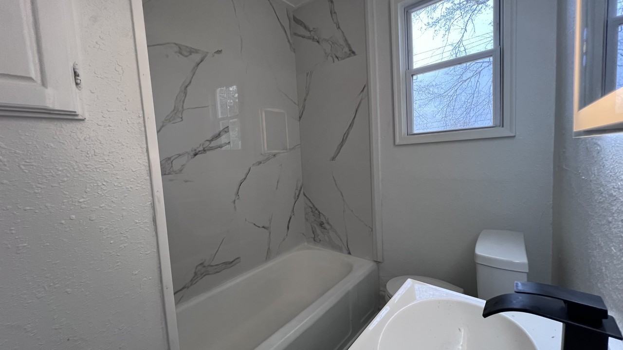 1707 Holladay St #7 - Photo 6 of 20