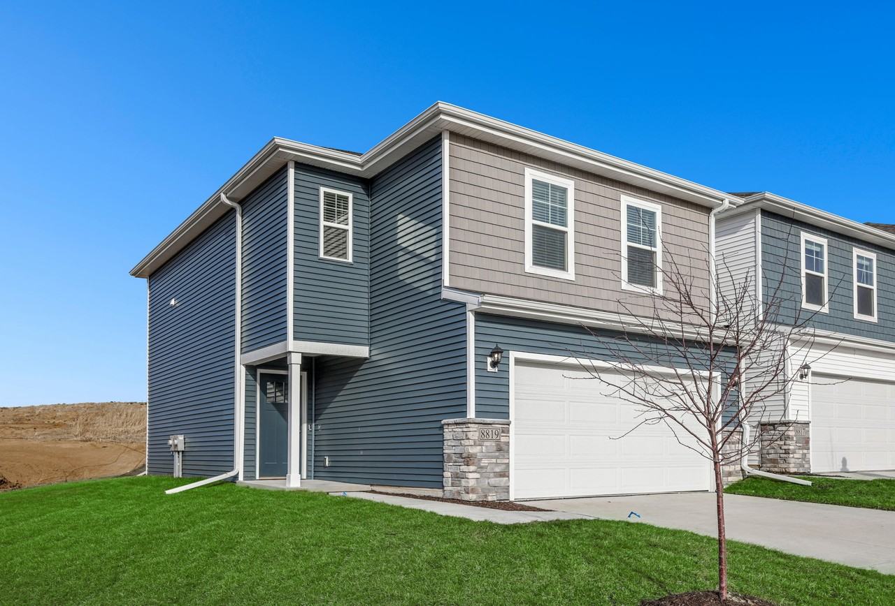 8819 N 167th St - Photo 2 of 45