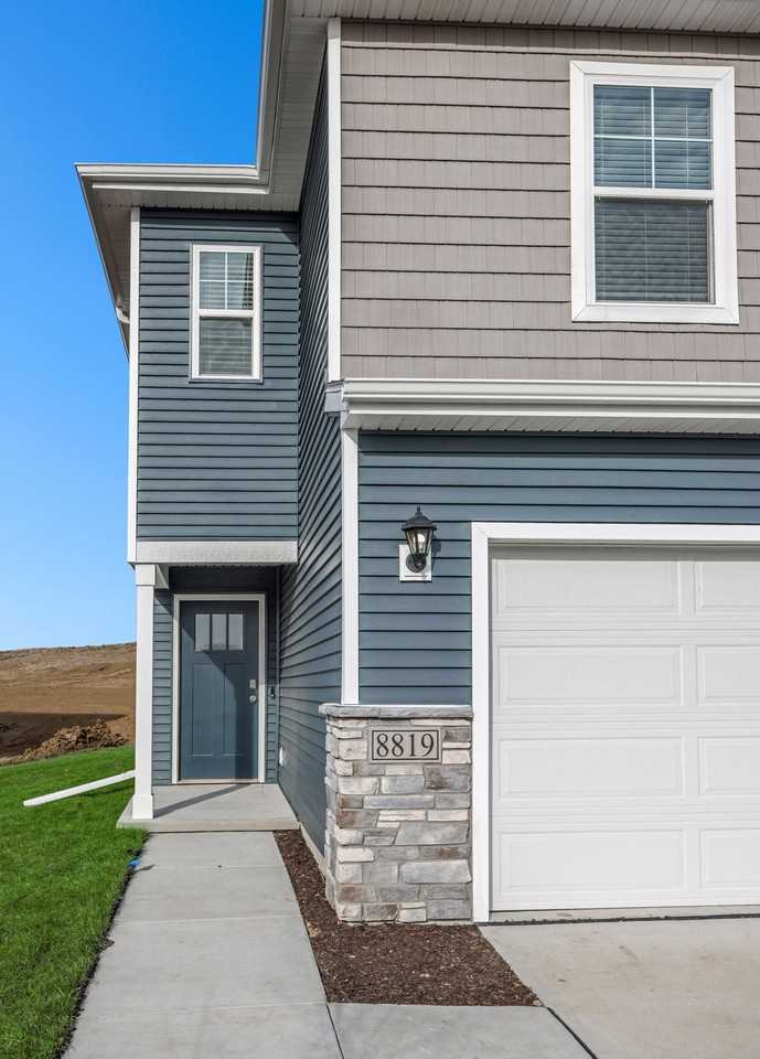 8819 N 167th St - Photo 3 of 45