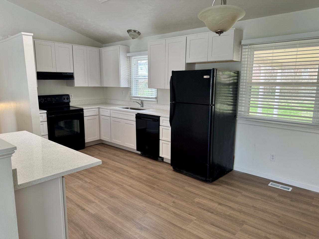 9209 Aylesbury Dr - Photo 3 of 13