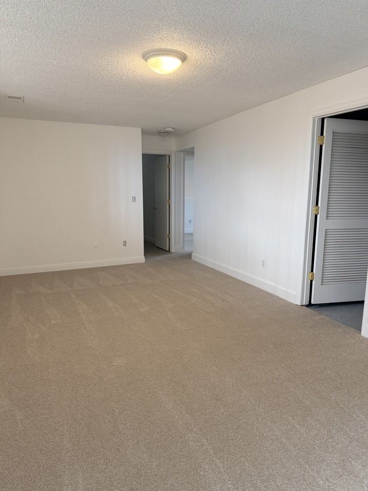 10418 Jellison Way - Photo 5 of 32