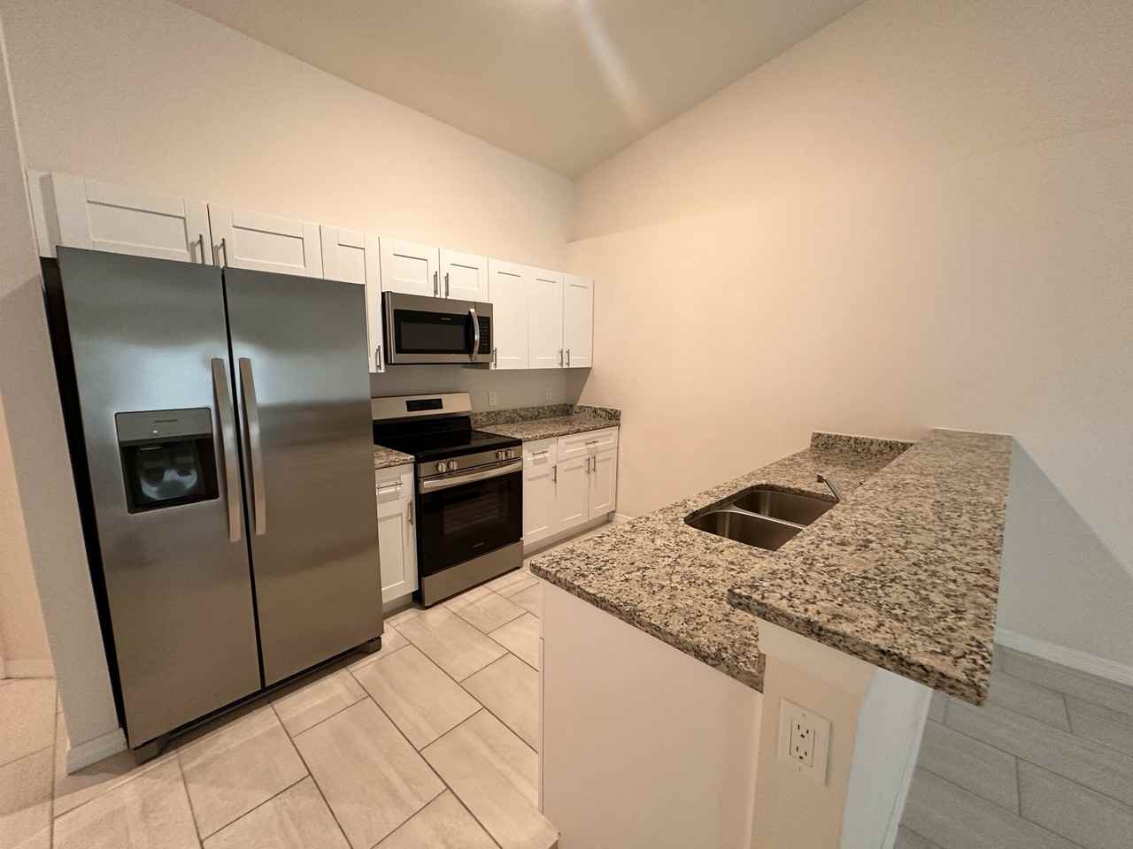 1020 Ne 15th Ln - Photo 2 of 18