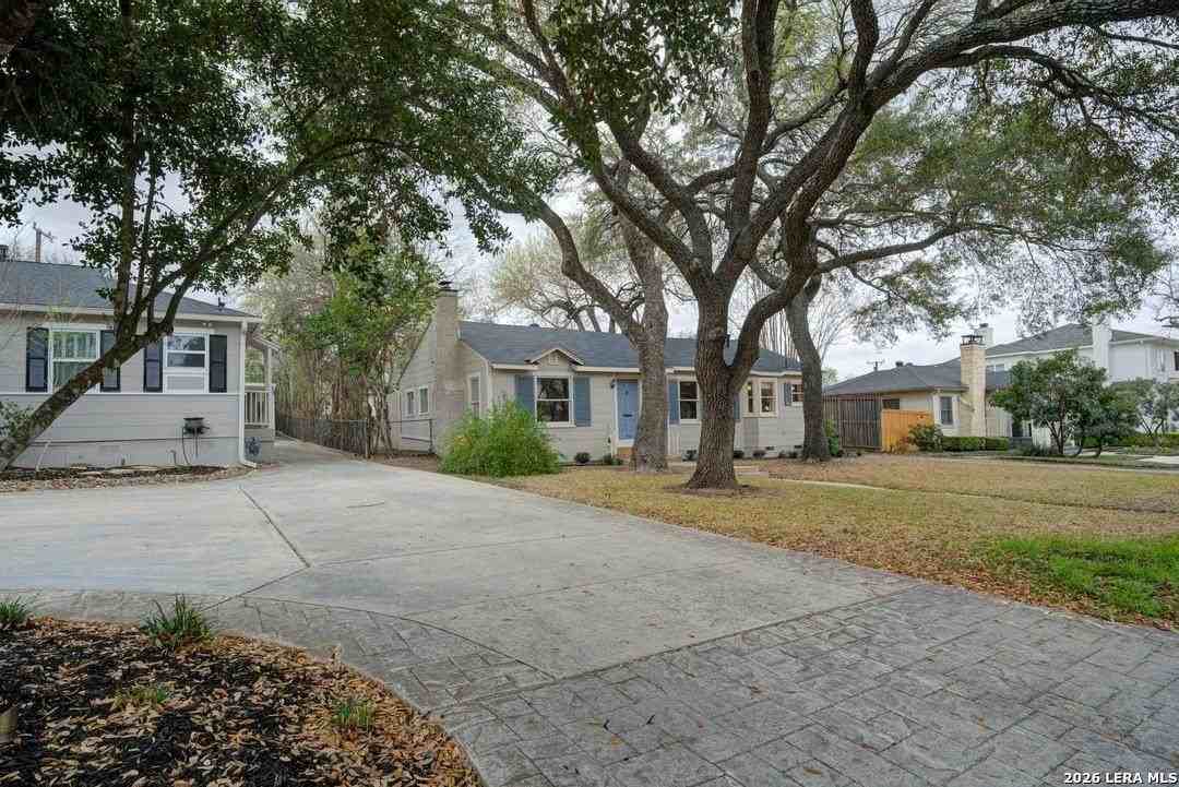 426 Garraty Rd - Photo 4 of 32