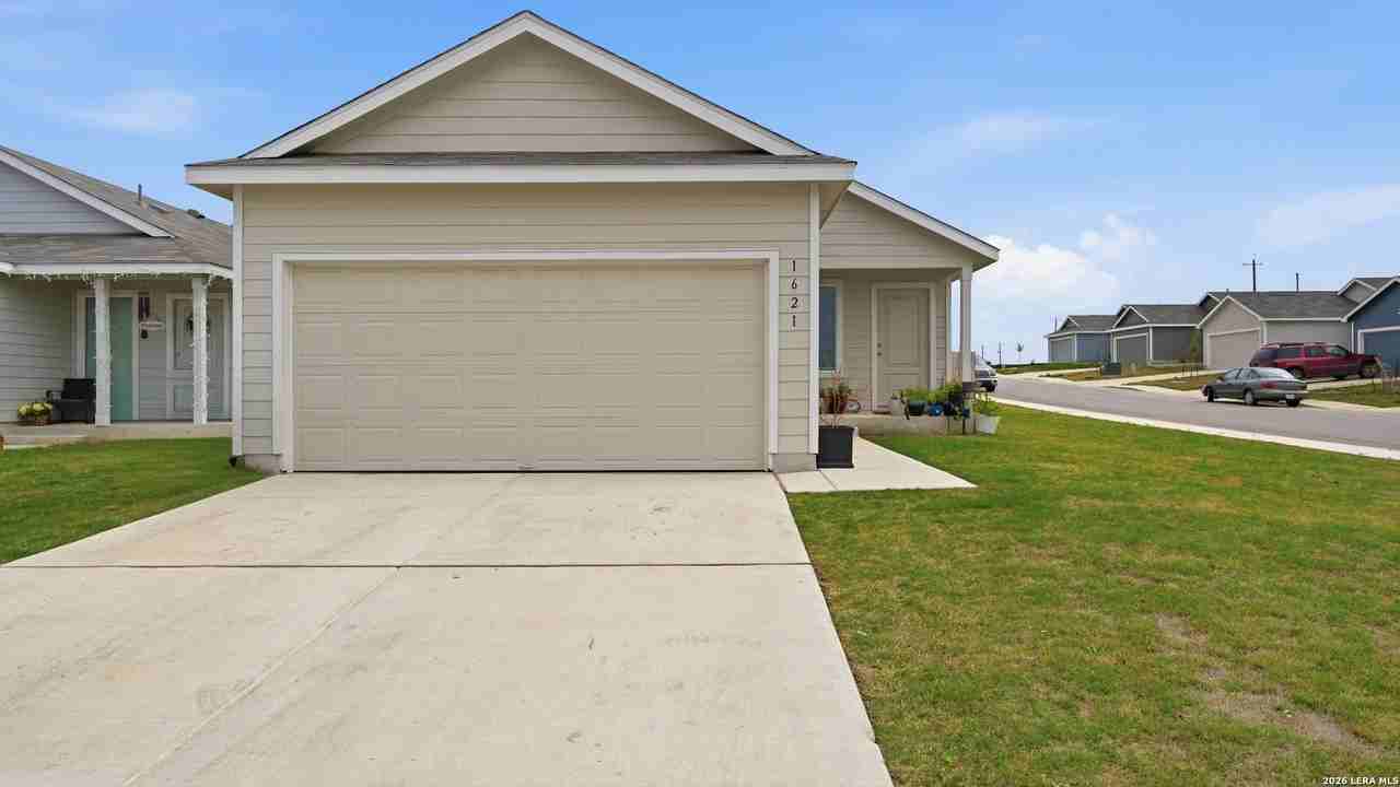 1621 Pile Trl - Photo 3 of 35