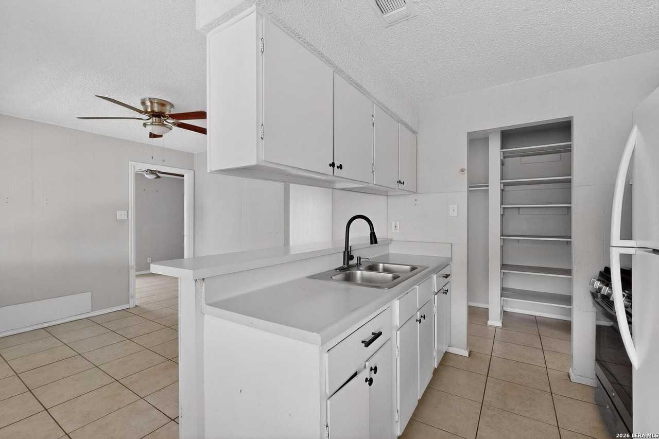 5014 Ed White St - Photo 3 of 32