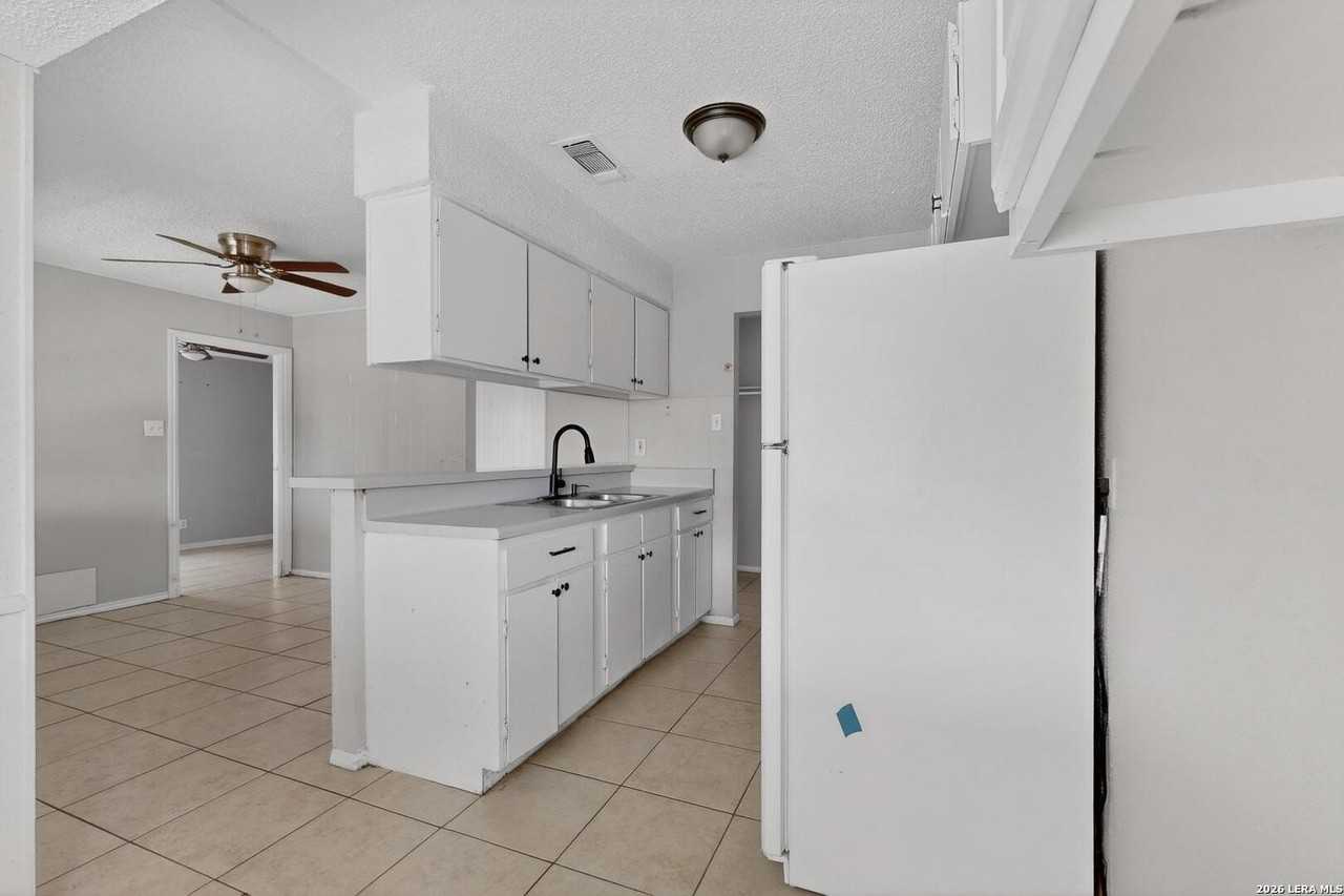 5014 Ed White St - Photo 4 of 32