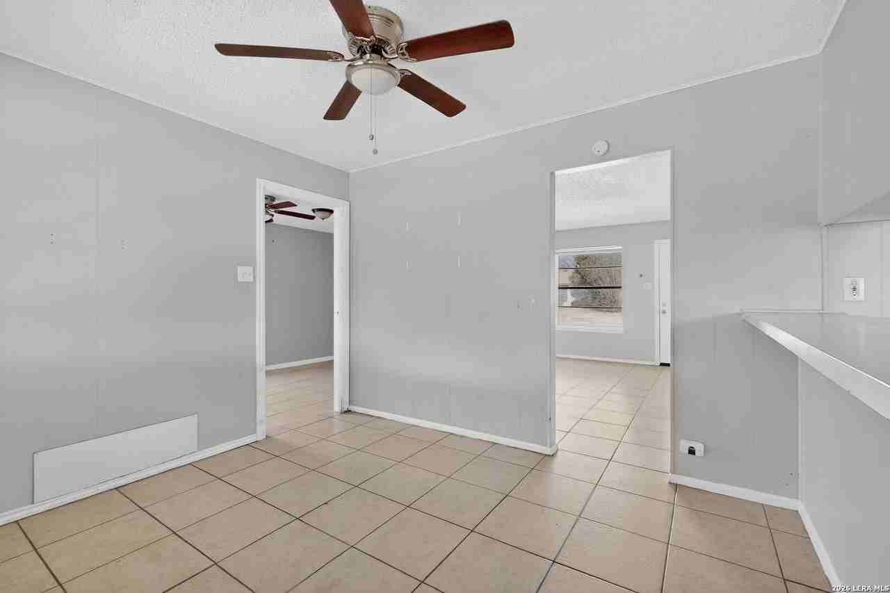 5014 Ed White St - Photo 5 of 32