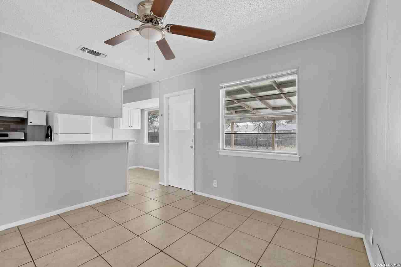 5014 Ed White St - Photo 6 of 32