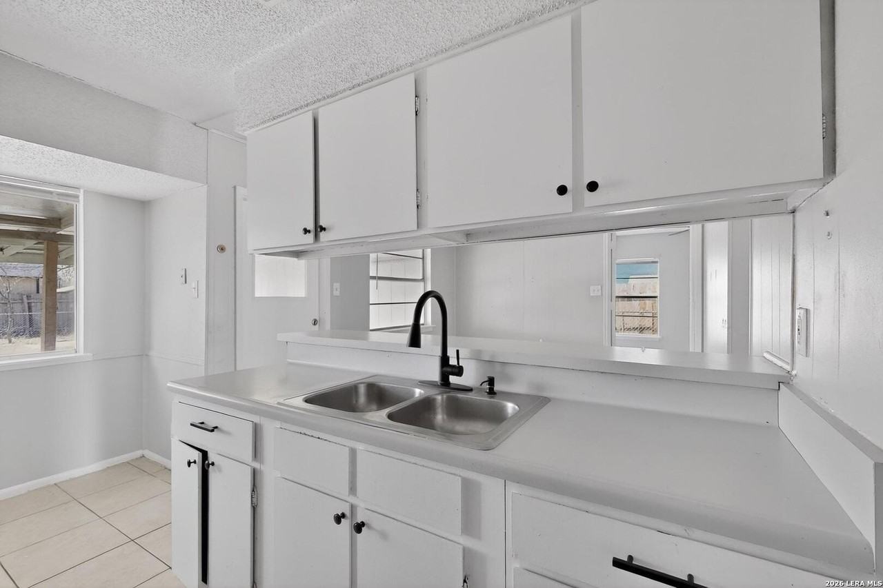 5014 Ed White St - Photo 7 of 32