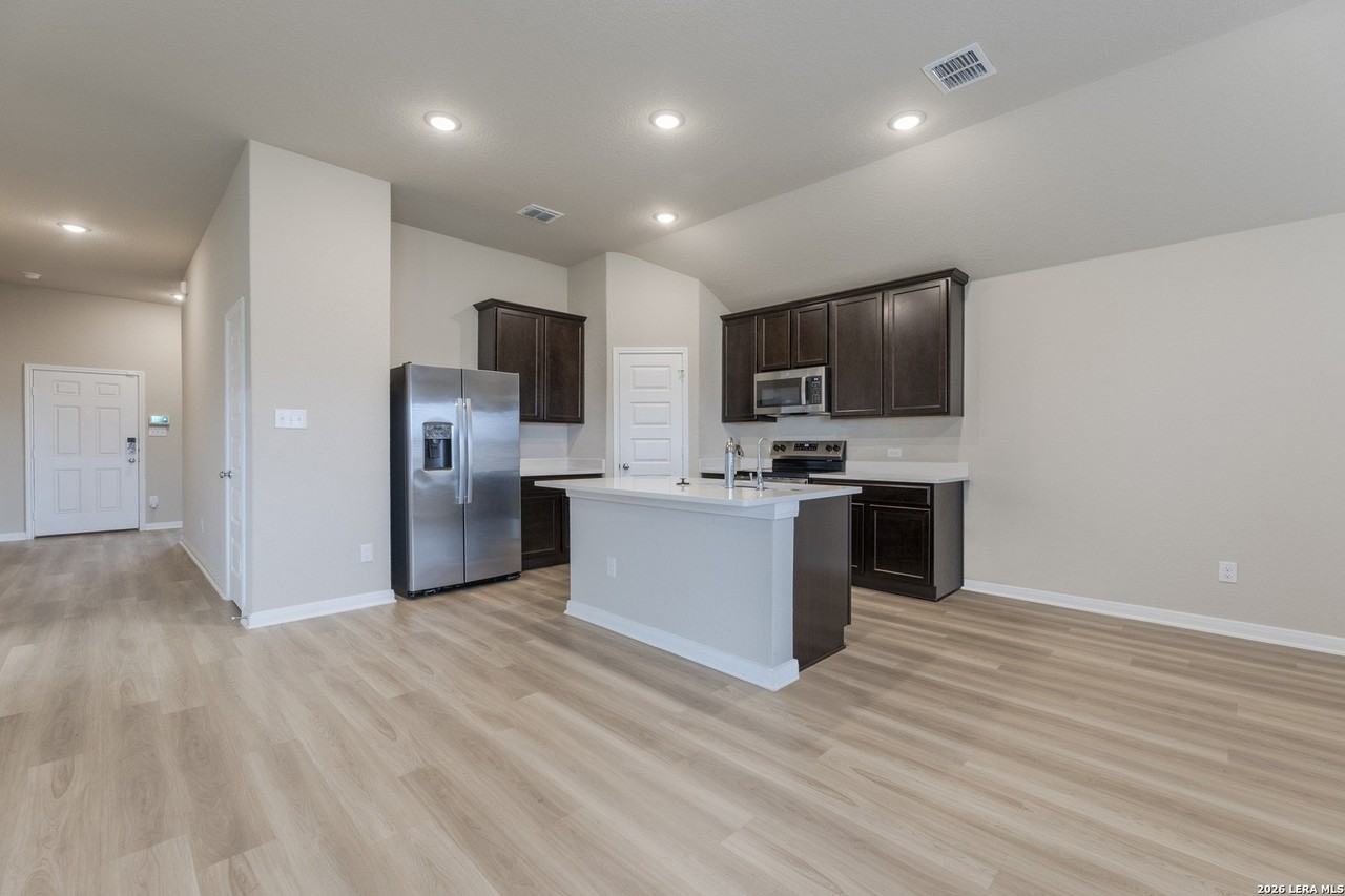 3035 Selhurst St - Photo 6 of 18