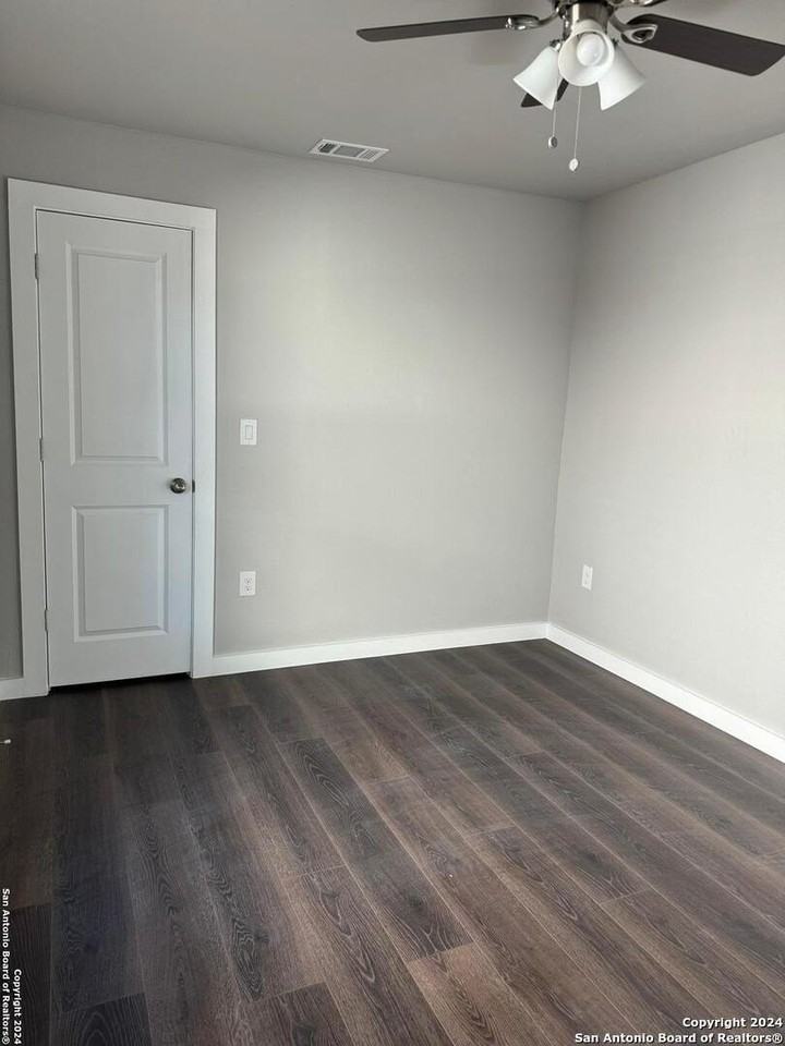 1005 Division Ave - Photo 5 of 10