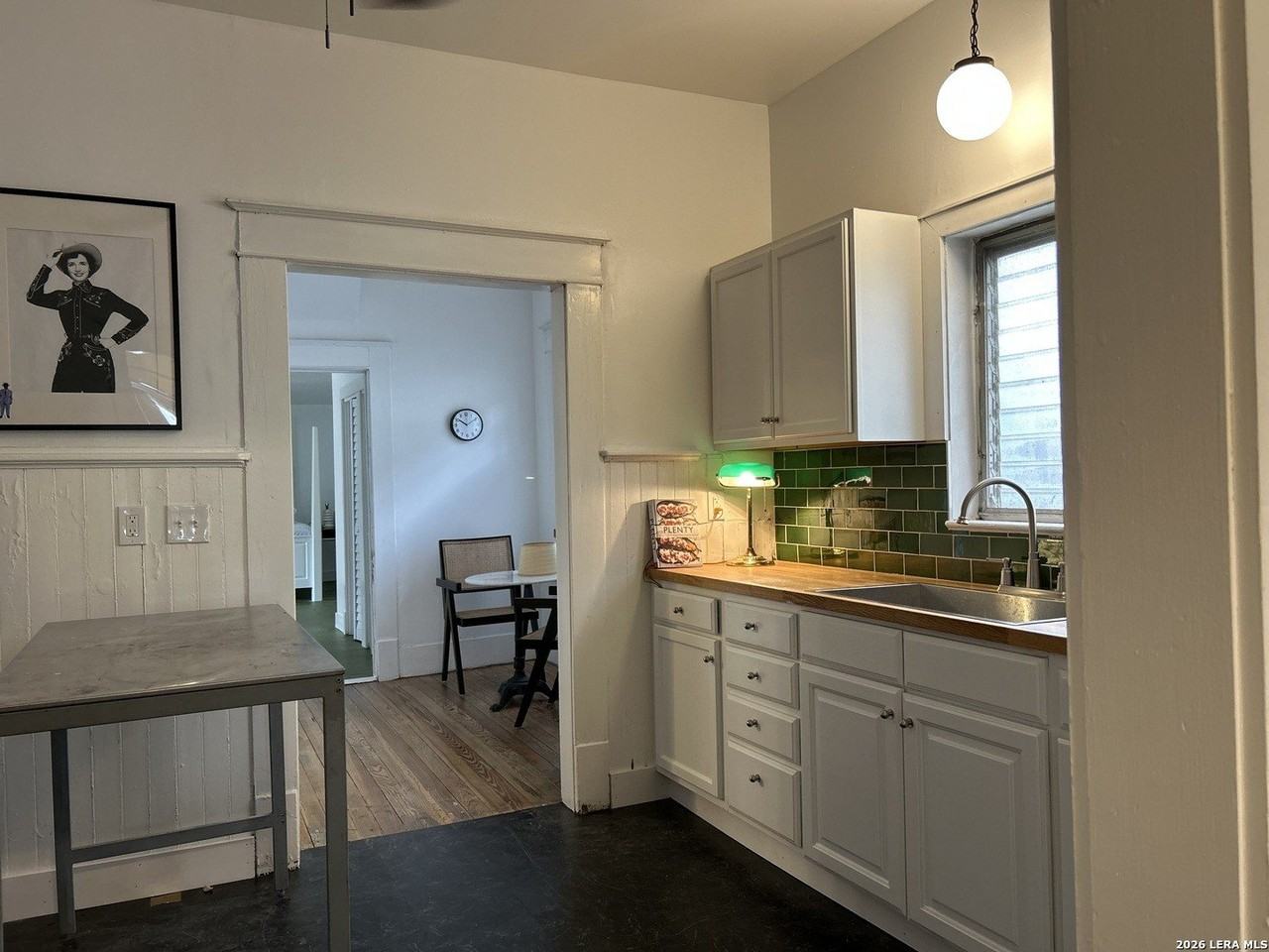 2213 N Flores St - Photo 5 of 17