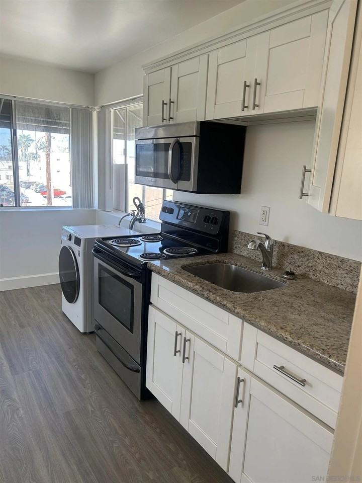 3742 6th Ave - Photo 5 of 8