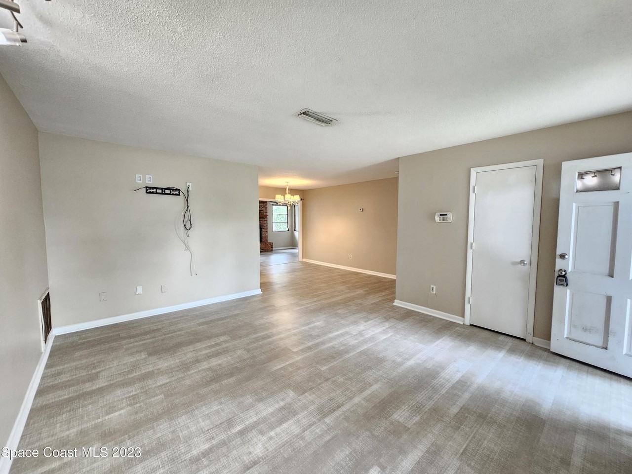 2640 Dutton Dr - Photo 2 of 16