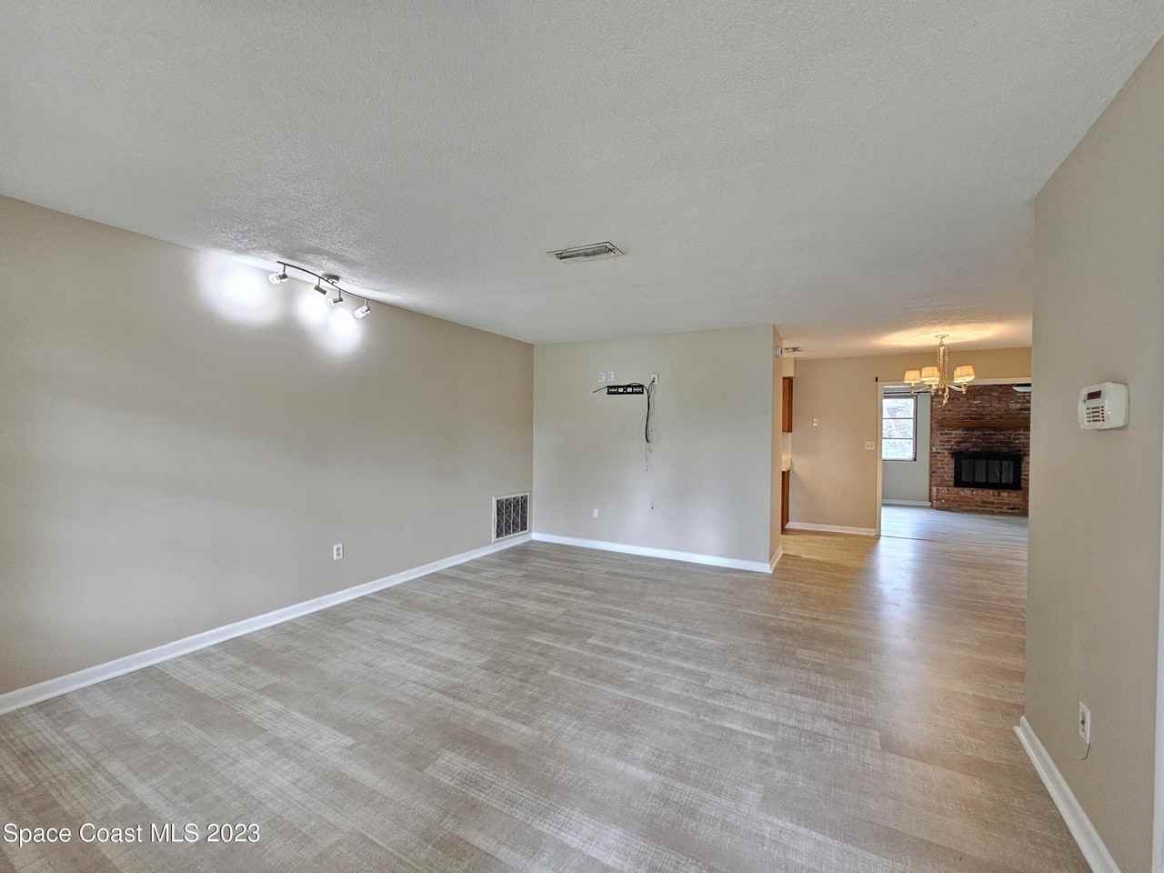 2640 Dutton Dr - Photo 3 of 16