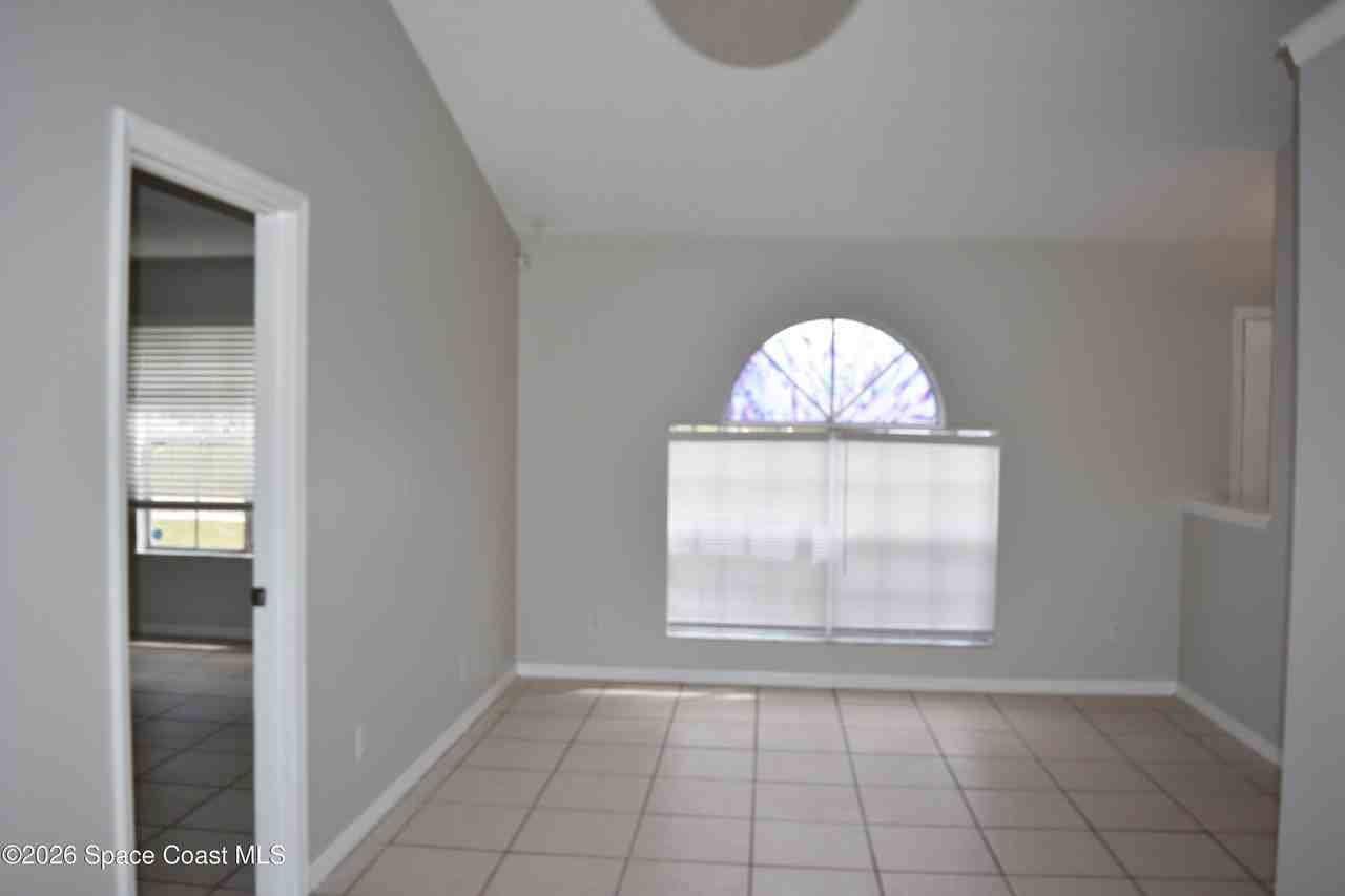 482 Tuloma Ave Sw - Photo 4 of 21