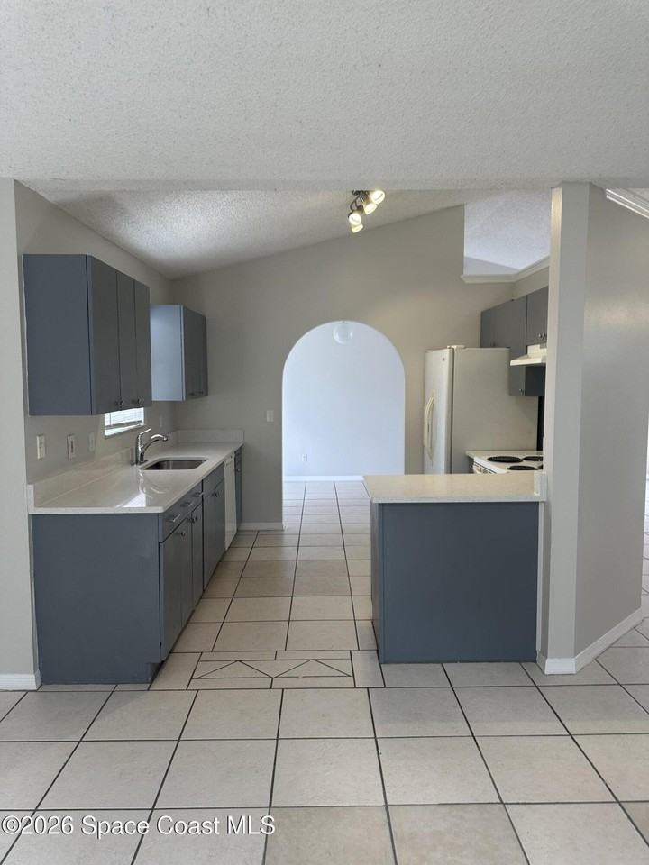 482 Tuloma Ave Sw - Photo 7 of 21